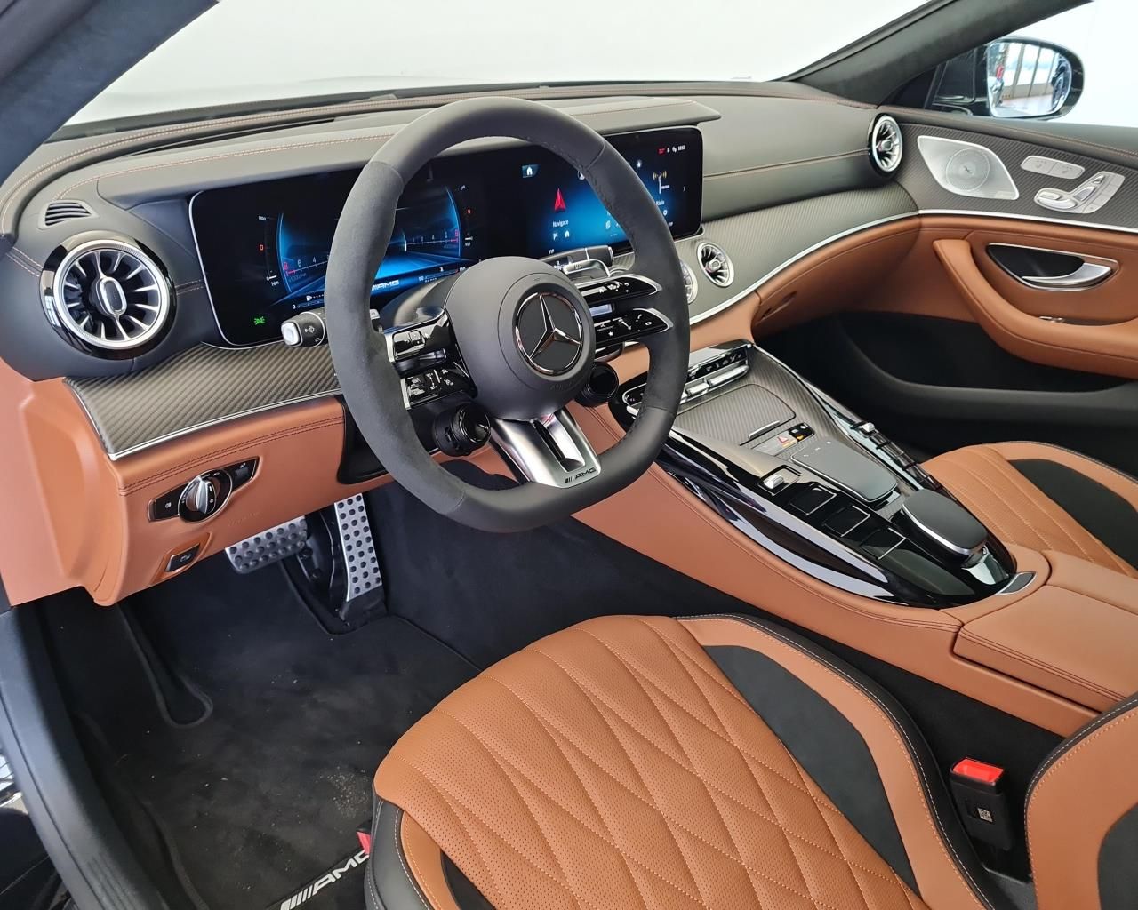 MERCEDES AMG GT 63 S 4MATIC 4-DOOR COUPÉ | skladem | české předváděcí auto | V8 biturbo 639 koní | maximální výbava | keramické brzdy | černá s hnědou kůží | VIP sleva | nákup online | AUTOiBUY.com